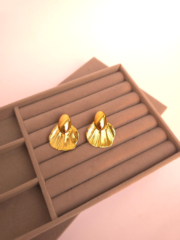 Minimal Gold Statements Studs
