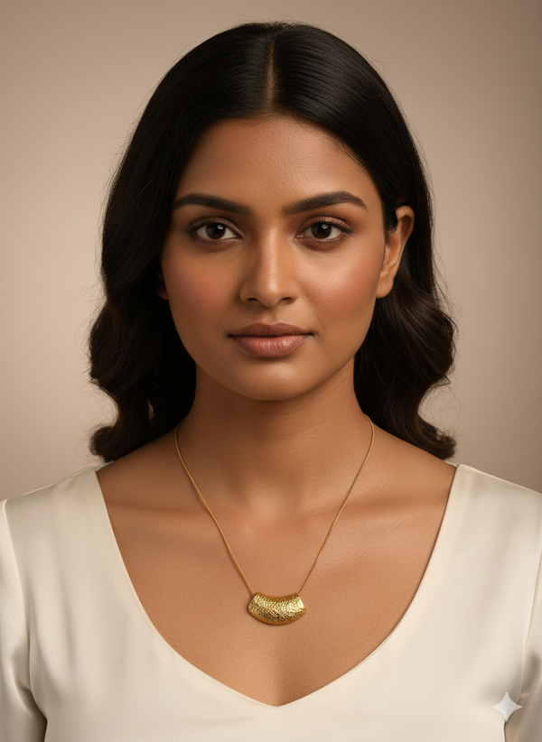 Gold Curve Stone Finish Pendant Chain