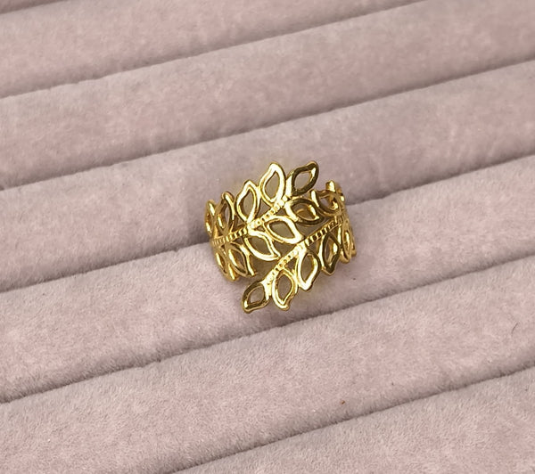 Eterna Leaf Band Ring