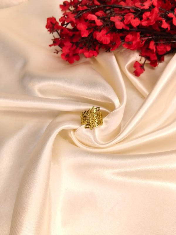 Eterna Leaf Band Ring