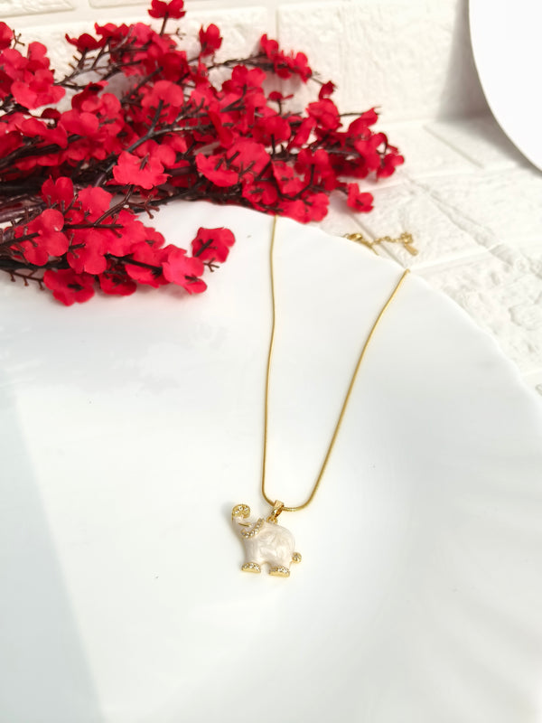 Minimal Elephant Pendant Chain