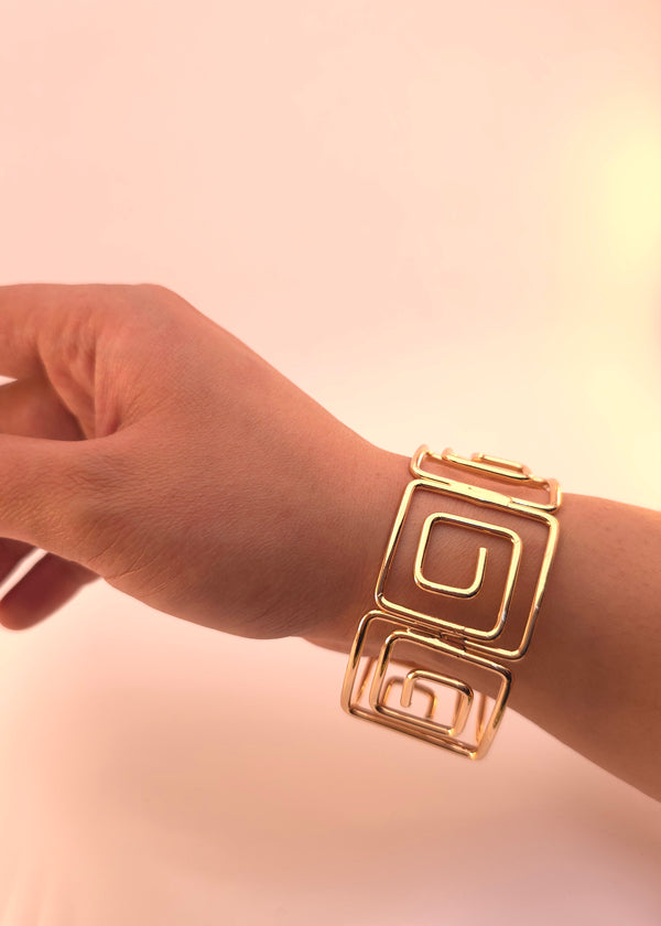 MInimal Hollow Pattern Statement Cuff