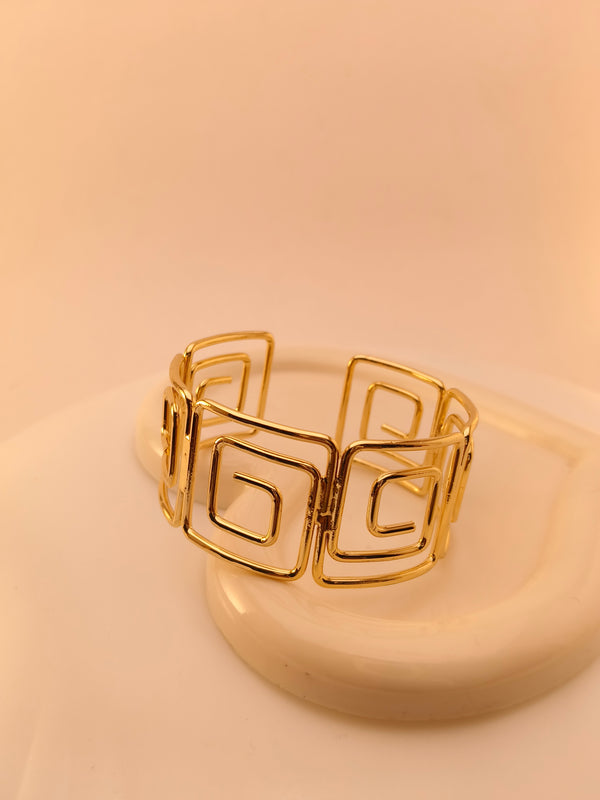 MInimal Hollow Pattern Statement Cuff