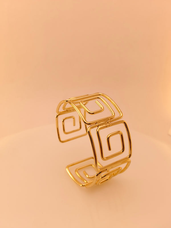 MInimal Hollow Pattern Statement Cuff