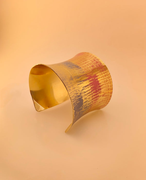 Elegant Curve Wrap Gold Hand Cuff