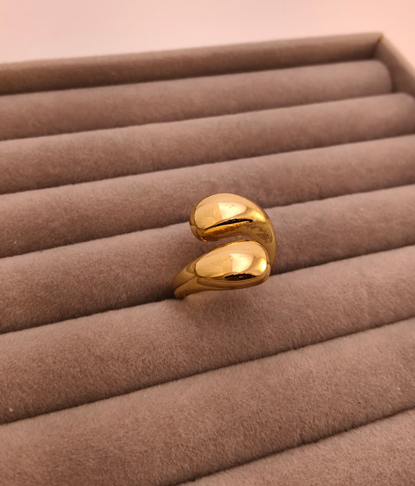 Luxe Fluid Wave Ring